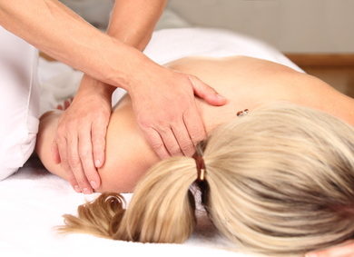 Verspannung wird mit Hilfe einer Massage gelöst