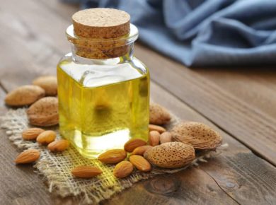 Flasche mit Mandelöl