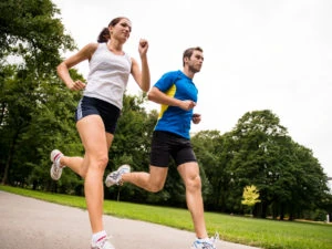 Paar gemeinsam beim Joggen